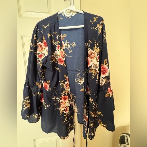 DAVI & DANI Sweaters - Davi & Dani Navy Floral Kimono